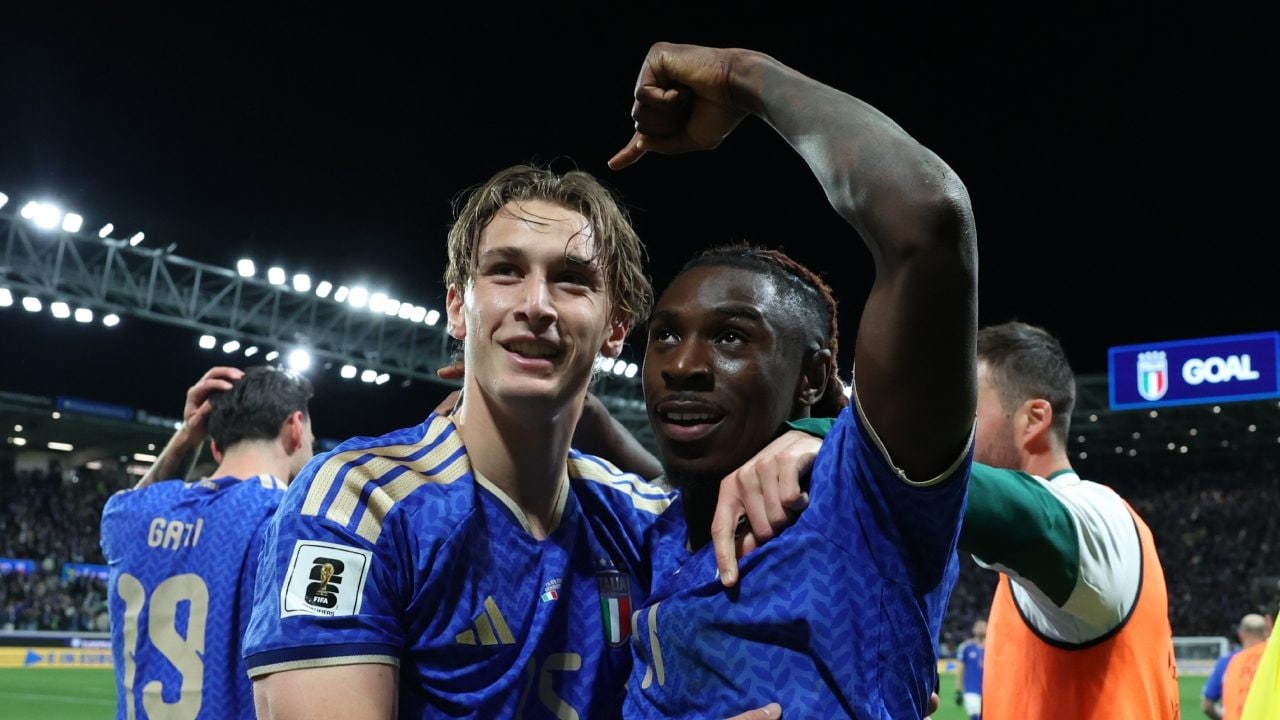 Moise Kean ha indicato Pio Esposito dopo il gol per far notare quello che non si era visto in campo