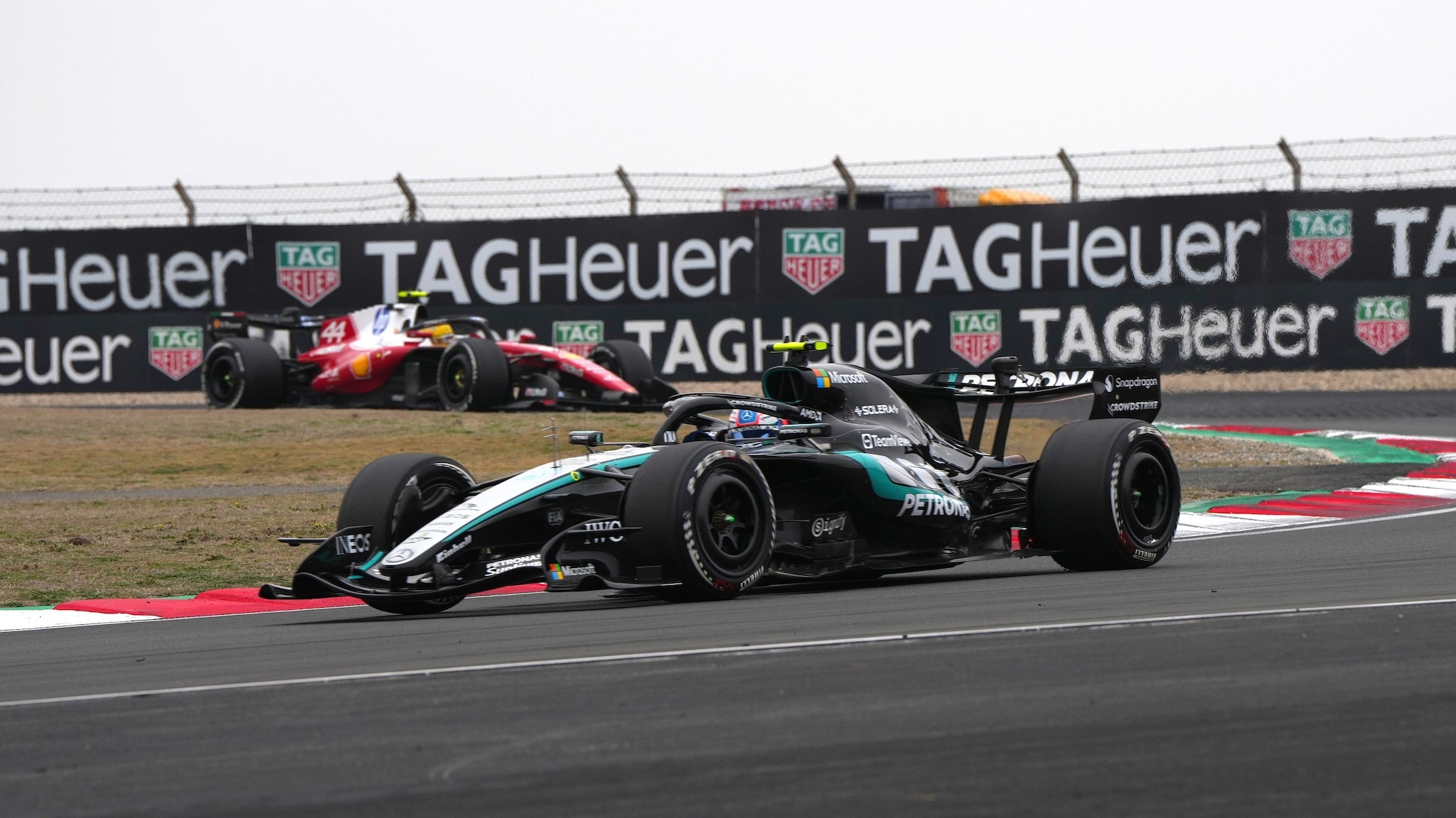 Kimi Antonelli fa l’impresa nel GP Cina: prima vittoria in F1, 2° Russell, Hamilton sul podio con Ferrari