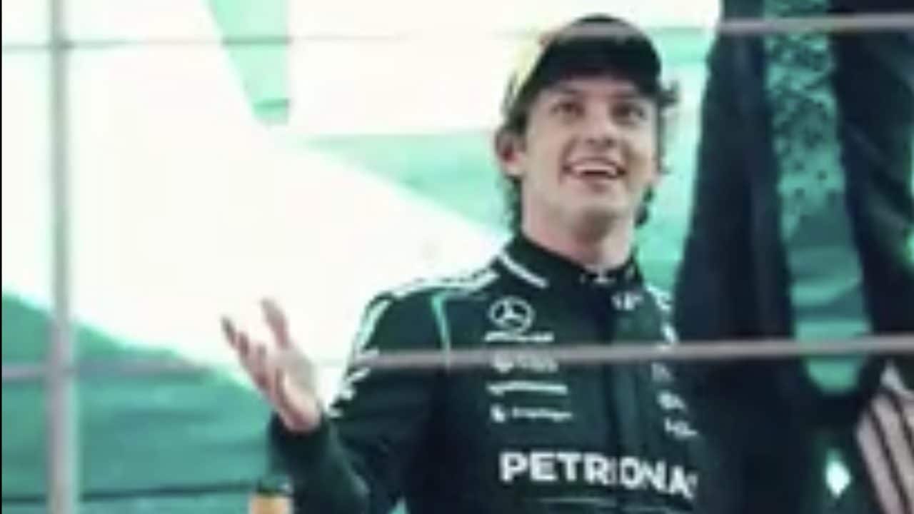 Lo speaker sbaglia il nome di Kimi Antonelli sul podio del GP Cina: annuncia la vittoria di Raikkonen