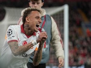 Lang evita l’amputazione del dito, è pronto a tornare in campo: “Non posso giocare a Playstation”