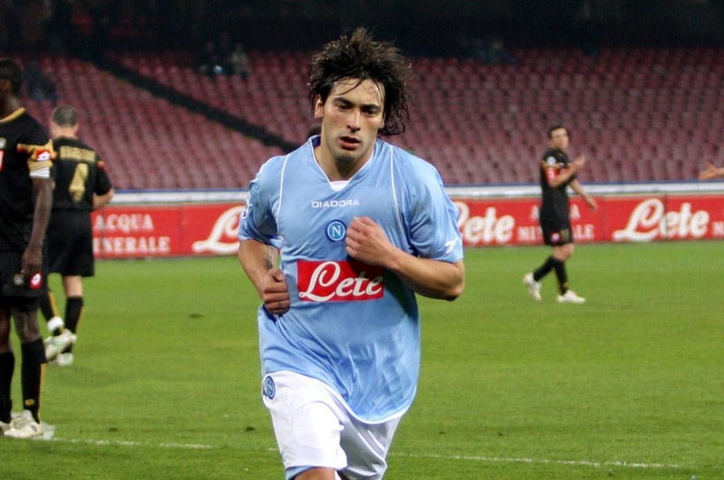 Il Pocho Lavezzi nel febbraio del 2008: Santacroce era appena arrivato al Napoli dal Brescia