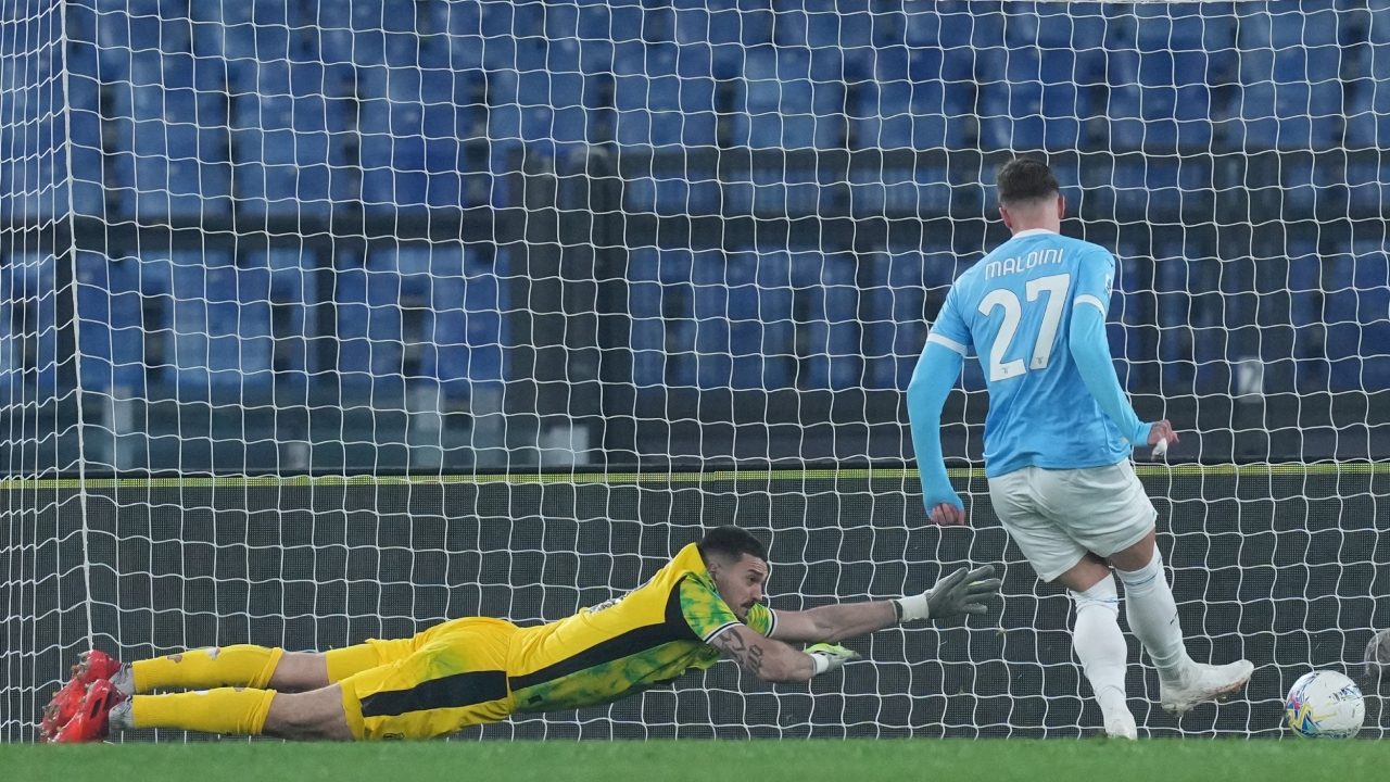 Muric sbaglia, Marusic segna: la Lazio in pieno recupero vince il Monday Night con il Sassuolo