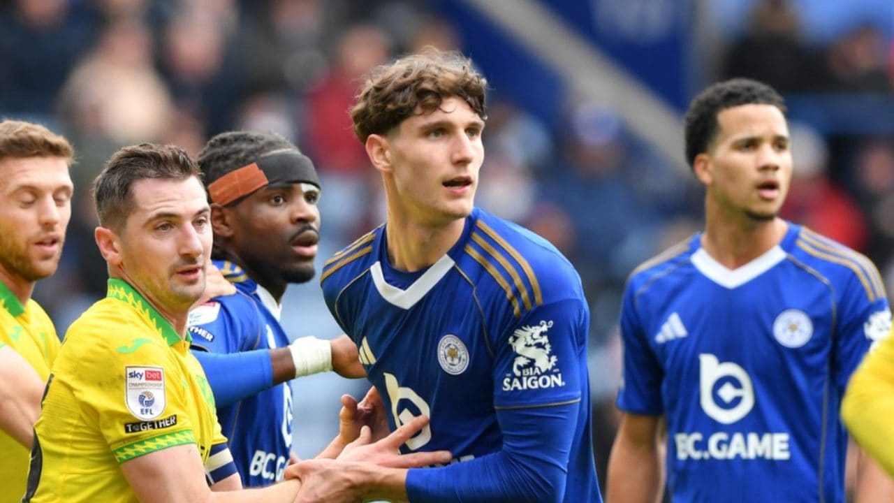 Il Leicester dieci anni fa vinceva la Premier League, adesso lotta per non retrocedere in 3ª serie