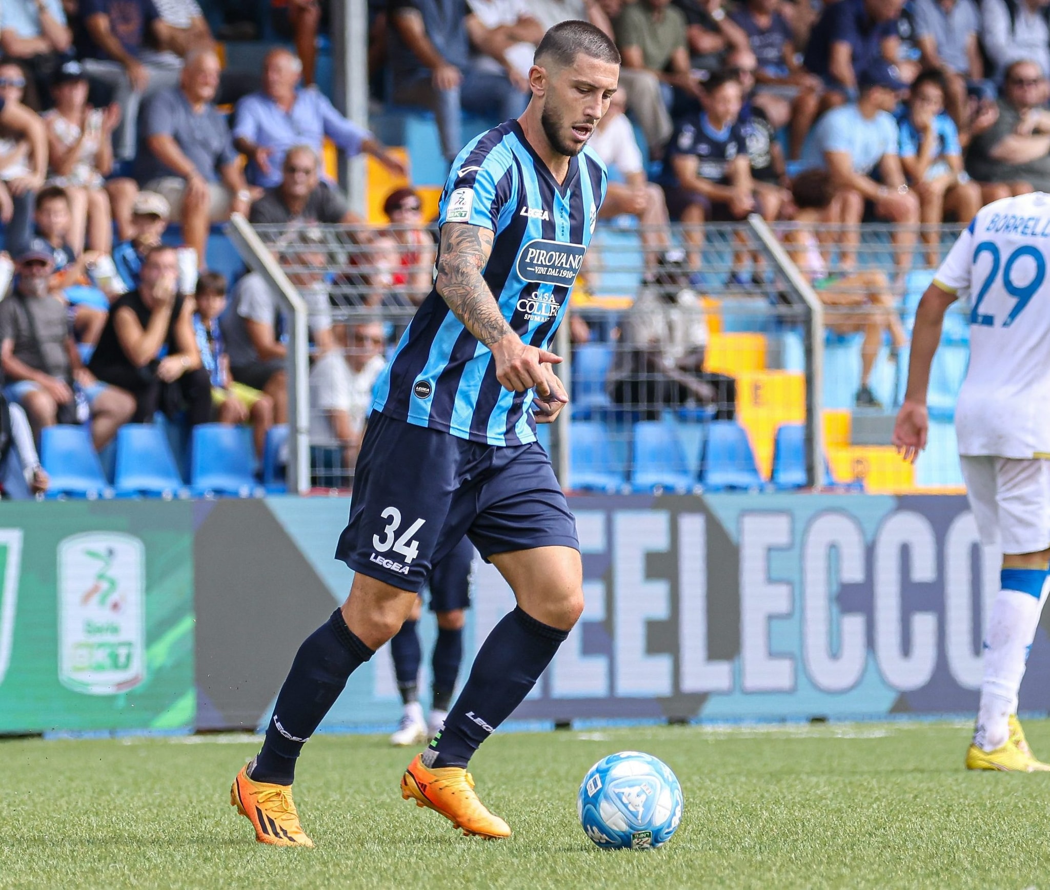 Marrone in azione con il Lecco in Serie B.