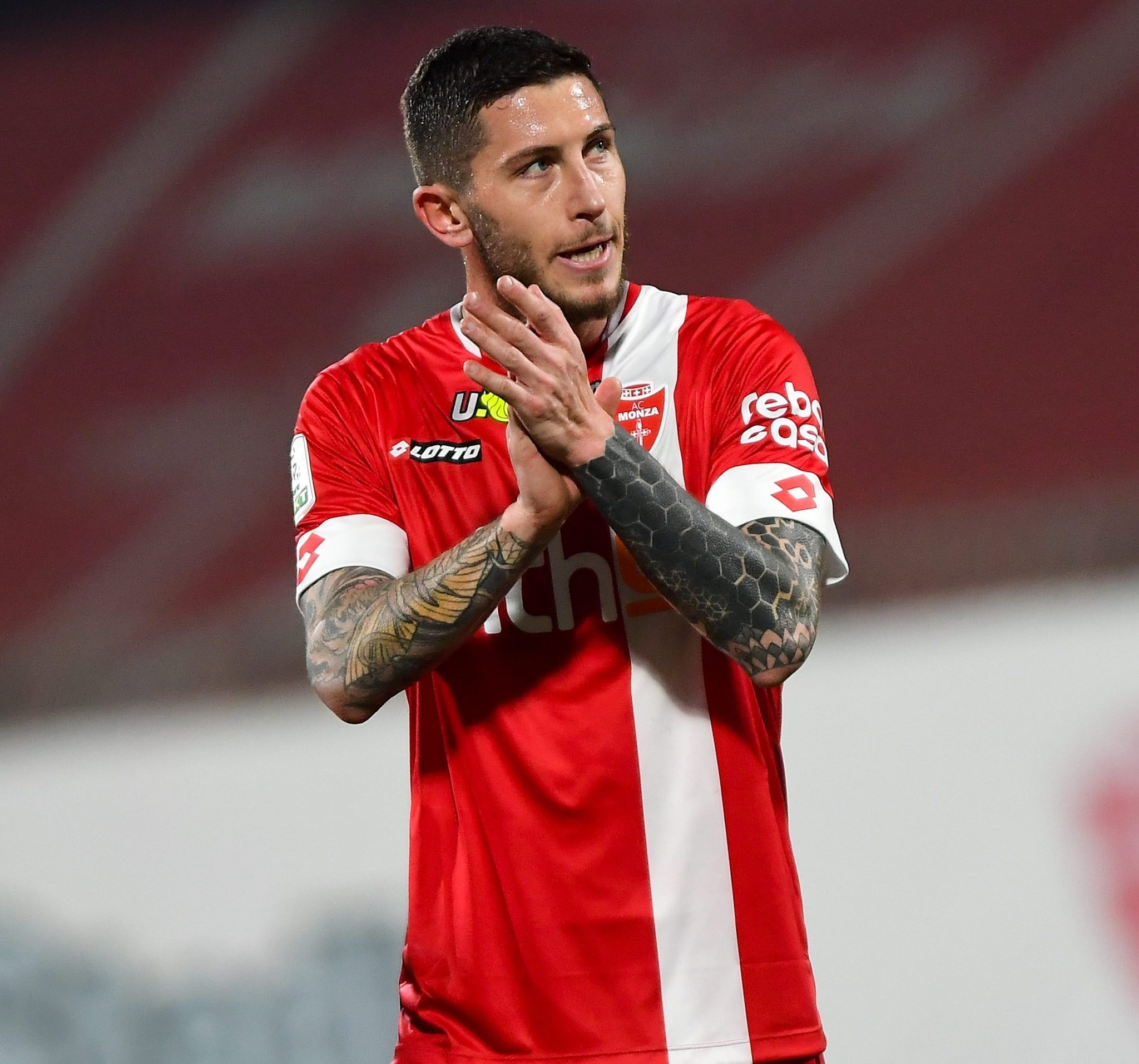 Marrone con la maglia del Monza.