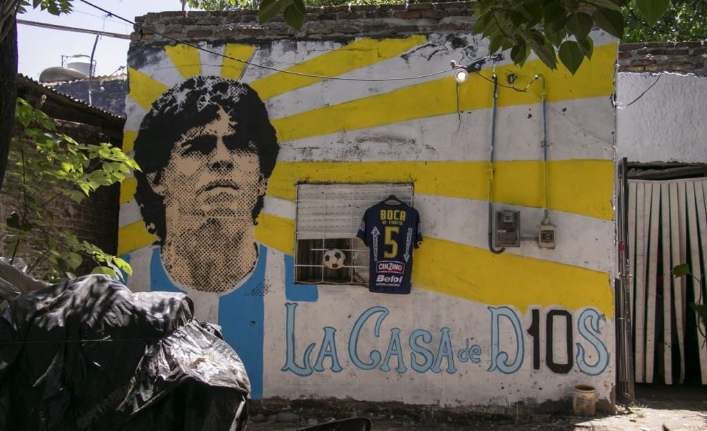 Dove è cresciuto Maradona oggi si distribuiscono pasti ai poveri: la storia della casa di Villa Fiorito