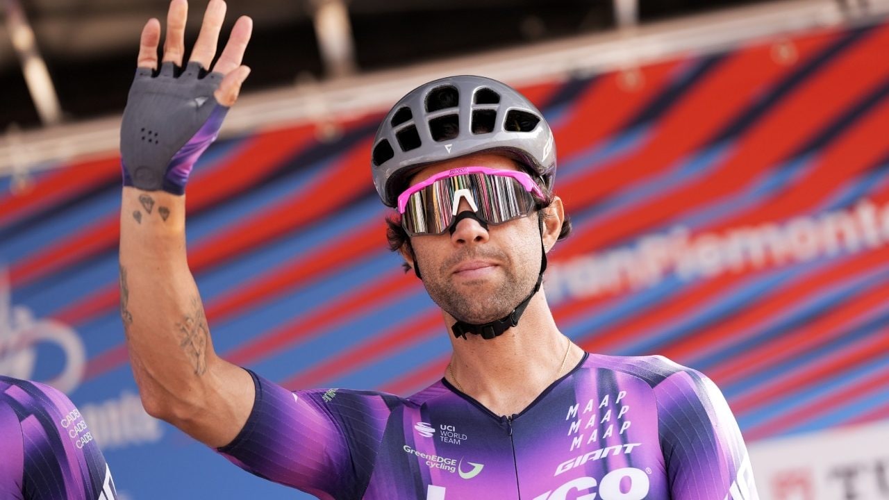 Matthews si scontra con un'ambulanza e si frattura i polsi: incidente in allenamento per il ciclista