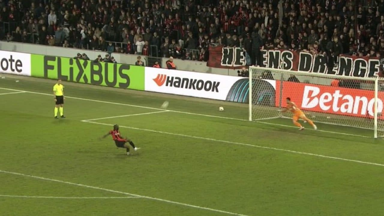 Il portiere del Nottingham non para nemmeno un rigore ma festeggia dopo una serie di tiri horror