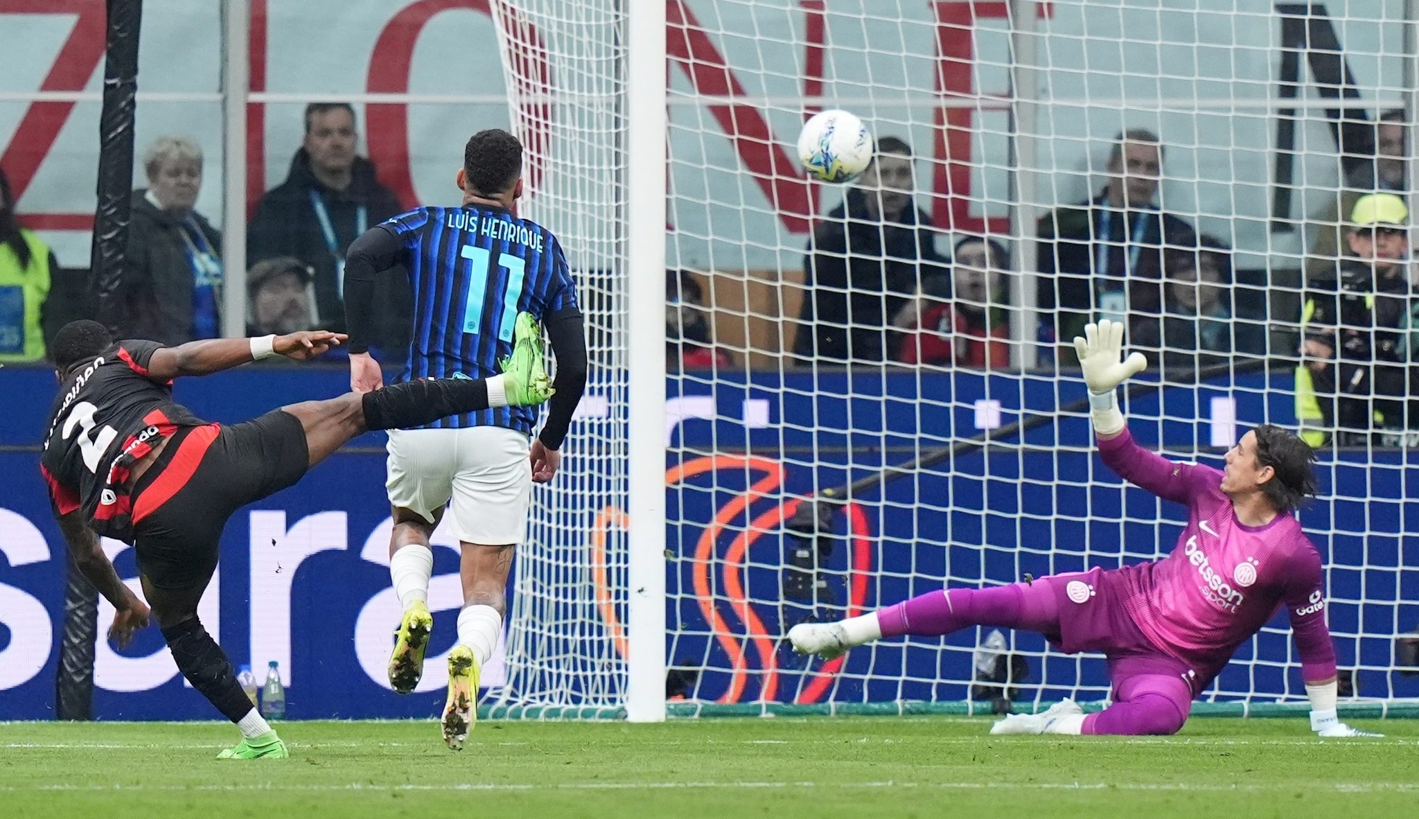 Milan-Inter 1-0, risultato finale della partita di Serie A: decide una rete di Estupinan, gli highlights