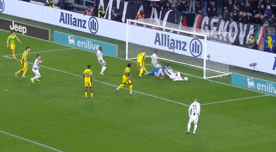 Milik e il gol sfiorato contro il Sassuolo.