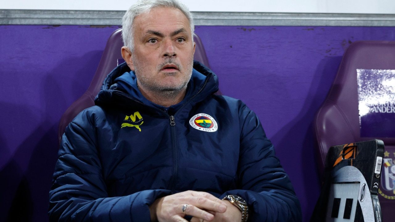 Irregolarità nei contratti di Mourinho e Skriniar: Fenerbahce nei guai, l'Uefa indaga sui bilanci