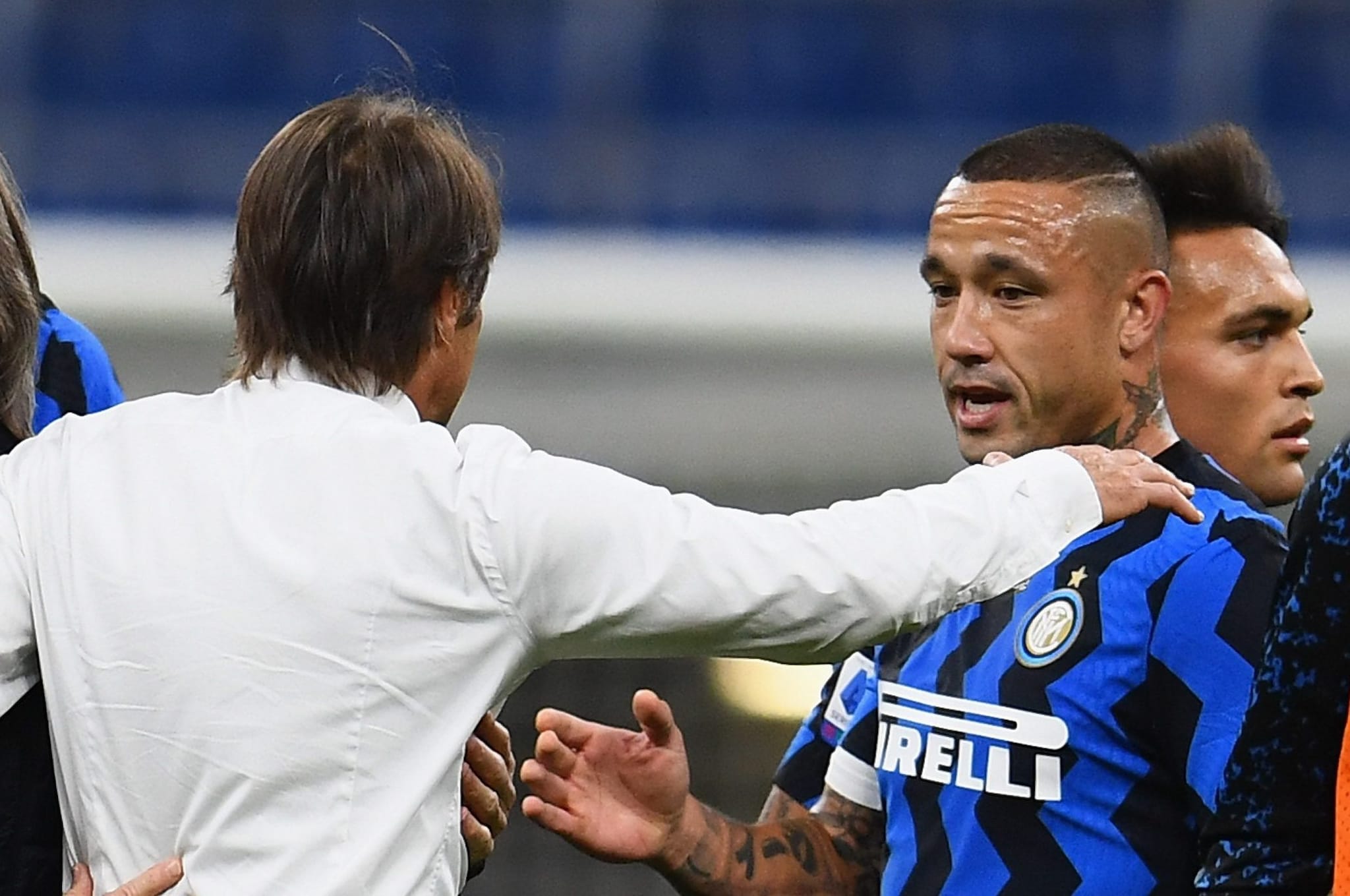Nainggolan con Antonio Conte all’Inter nel settembre del 2020: durò molto poco