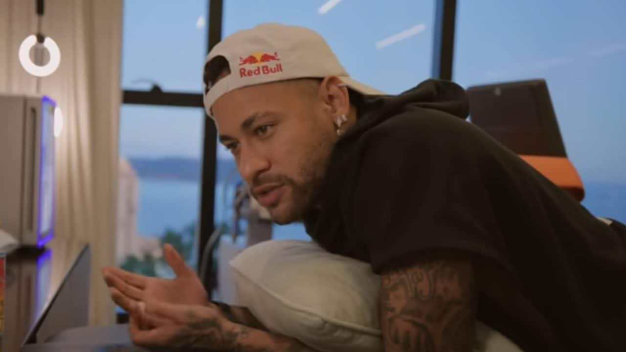 Neymar racconta com'è la vita di un giocatore: "La gente ti fa a pezzi, è il prezzo da pagare"