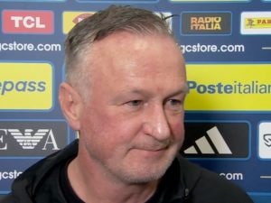 Il CT dell’Irlanda del Nord O’Neill punge prima dei playoff: “Nessun calciatore dell’Italia mi fa paura”