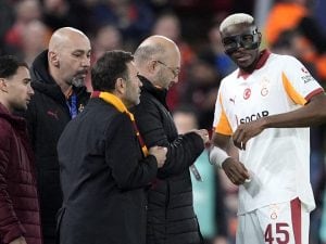 Osimhen operato al braccio per la frattura subita contro il Liverpool in Champions: come sta