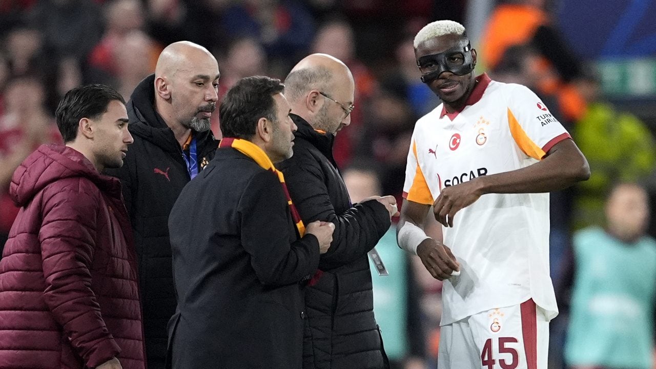 Osimhen operato al braccio per la frattura subita contro il Liverpool in Champions: come sta