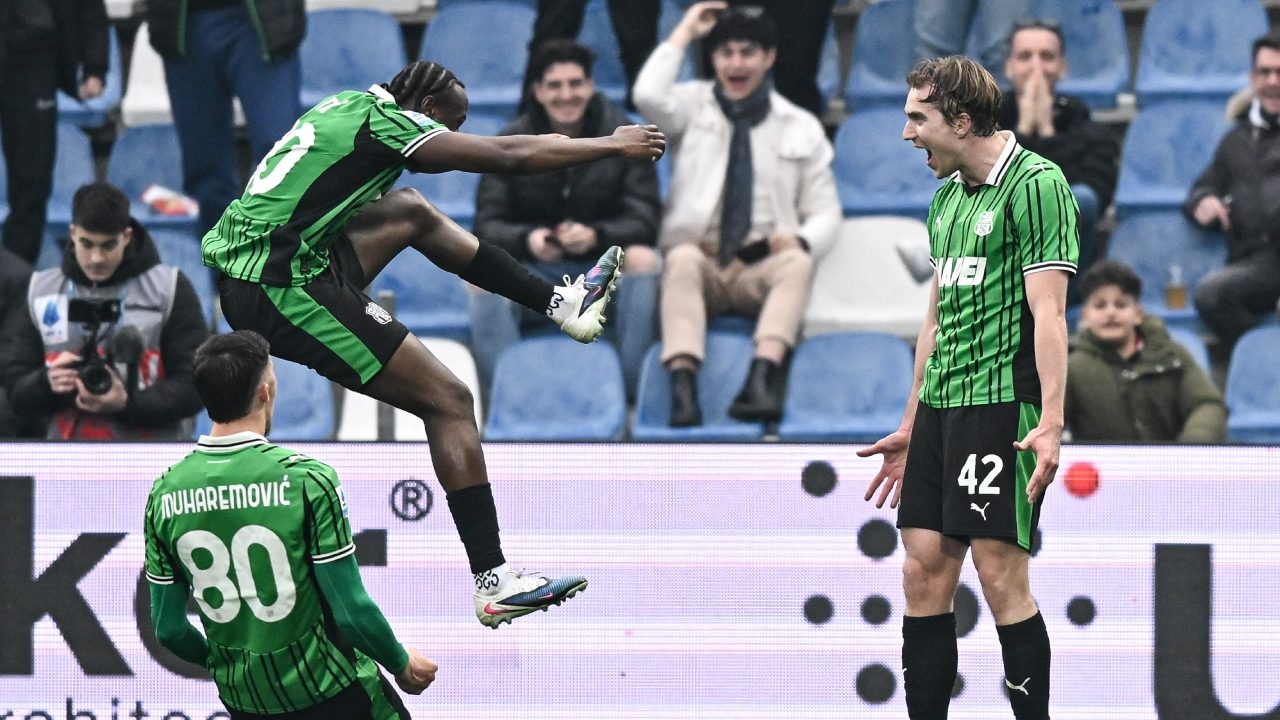 Il Sassuolo fa l'impresa contro l'Atalanta: Grosso la vince giocando quasi tutta la partita in dieci