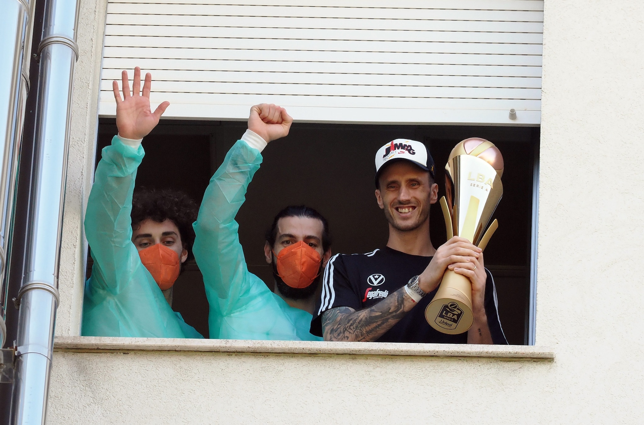 Belinelli, Pajola e Shengelia fanno visita ad Achille Polonara ricoverato in ospedale a Bologna.