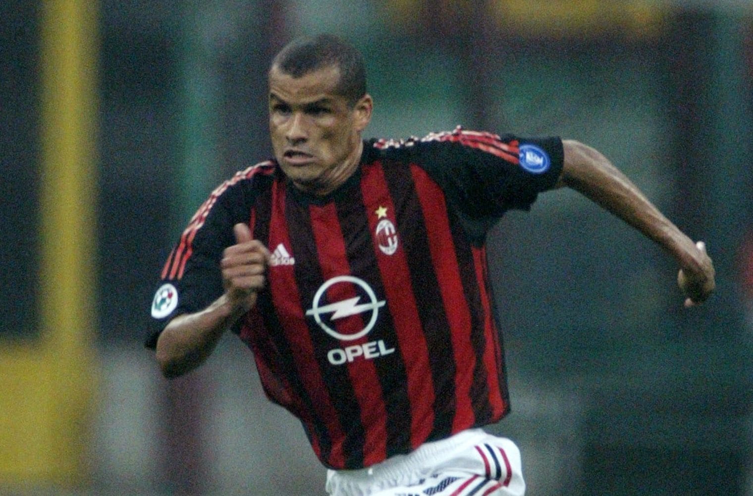 Rivaldo in maglia Milan: ci ha giocato per una stagione, nel 2002/03, vincendo la Champions
