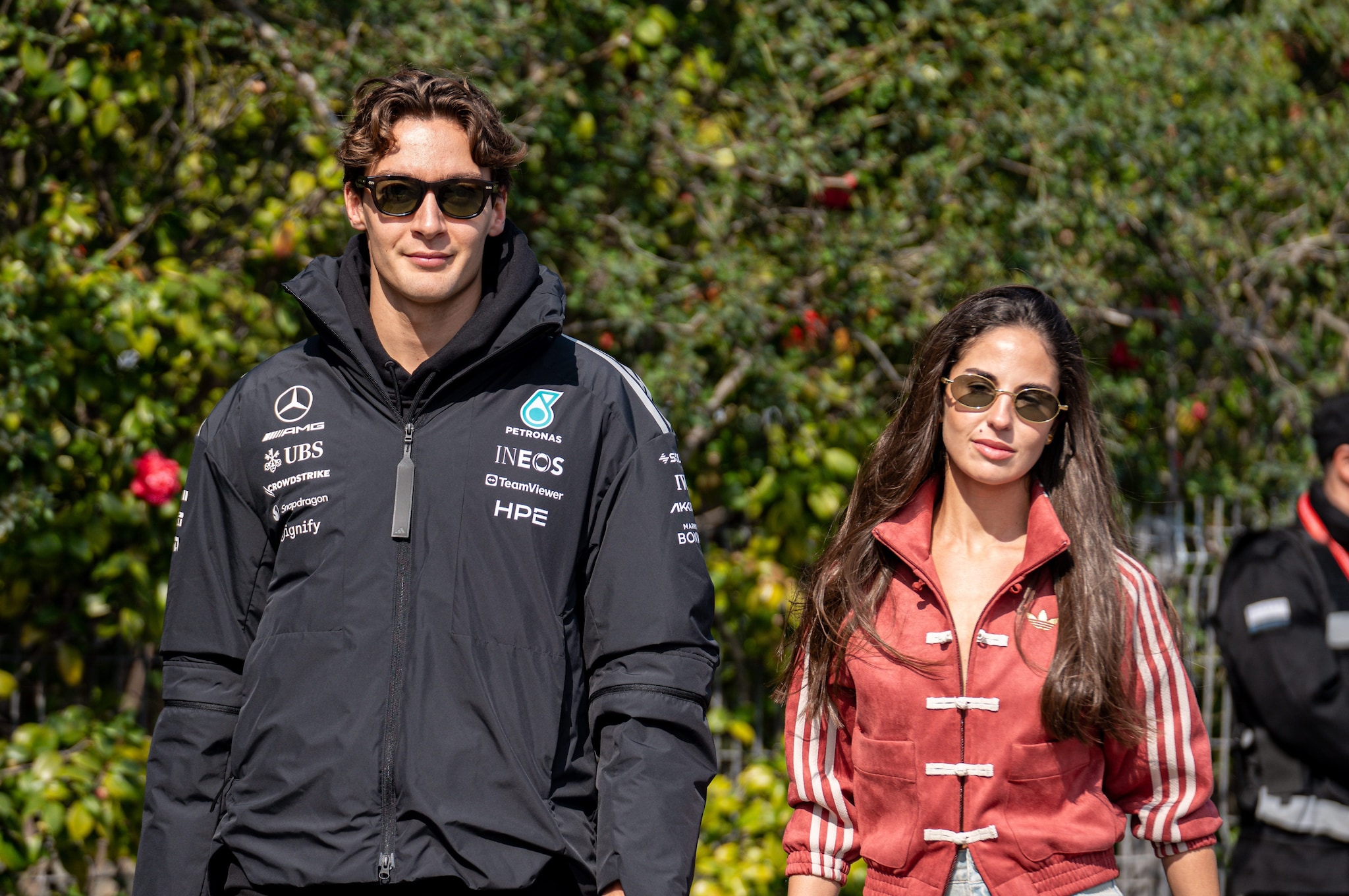 George Russell e la fidanzata Carmen Montero Mundt due settimane fa a Shanghai per il GP di Cina