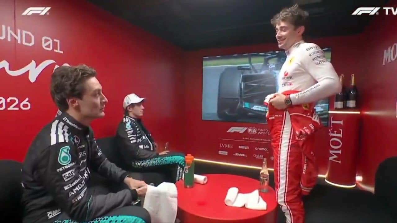 Russell a Leclerc dopo il GP d'Australia: "Non eravate lenti". Il ferrarista gli ride in faccia