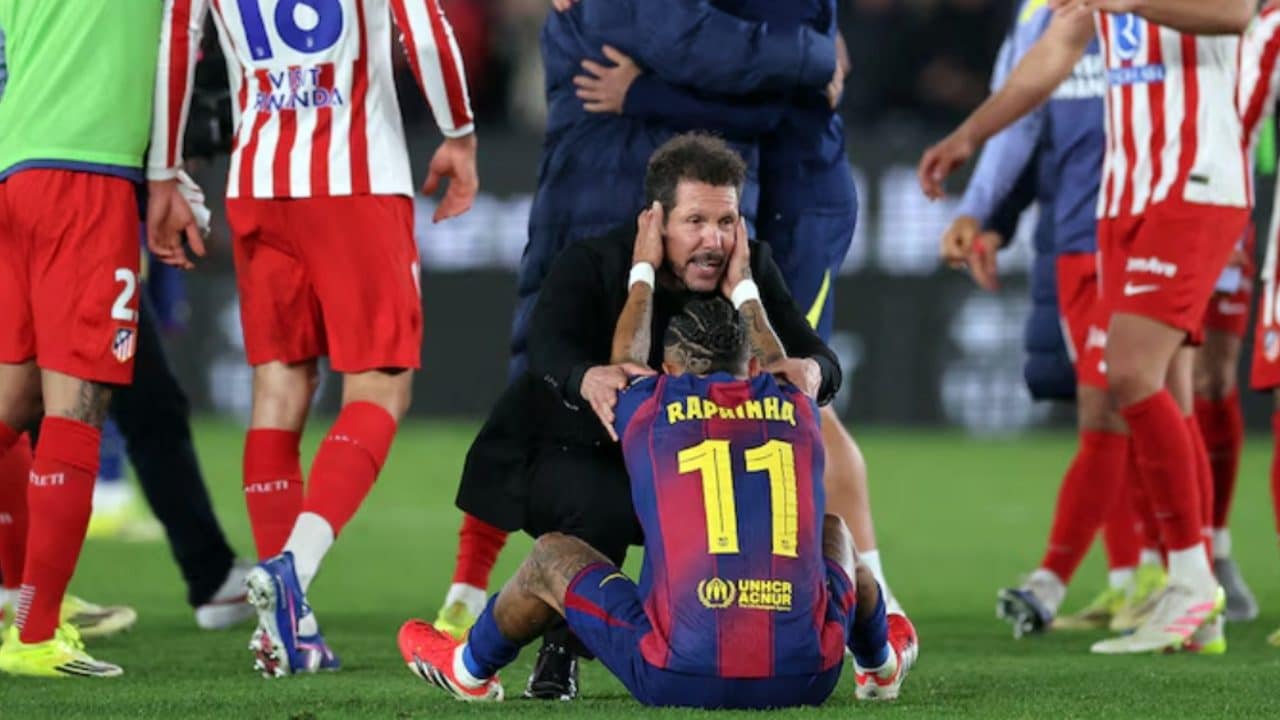 Simeone consola Raphinha, il bel gesto del Cholo oltre i colori: rispetto e sportività