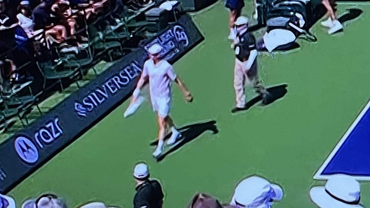 Il solito Sinner: malore per un tifoso nel doppio con Opelka a Indian Wells, Jannik non perde tempo