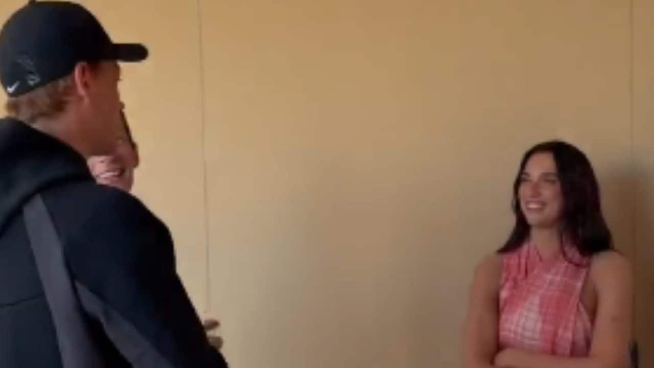 Dua Lipa assiste indifferente alla sconfitta di Alcaraz, poi vuole incontrare Sinner a Indian Wells