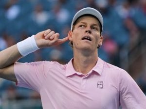 Jannik Sinner e la mentalità dei campioni: “I record non contano, conta vincere la partita”