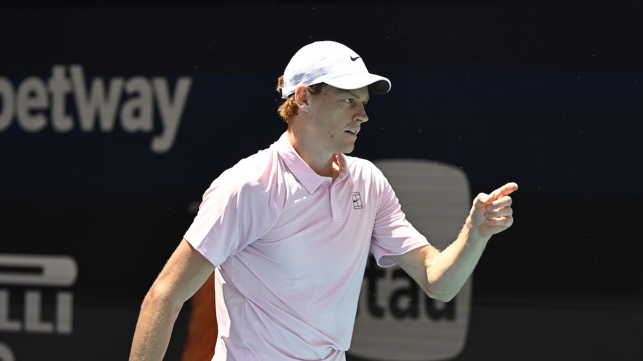 Sinner-Zverev 6-3 7-6: Jannik vola in finale a Miami, affronterà Lehecka