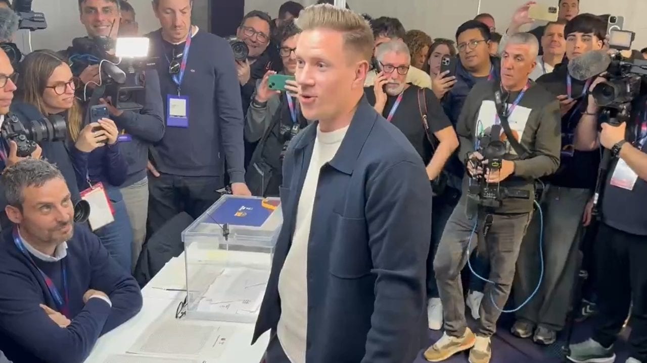 Ter Stegen torna al Barcellona per votare il nuovo presidente ma non può: non risulta tra i tesserati