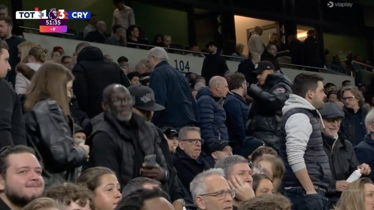 Il Tottenham subisce il 3-1 dal Crystal Palace e i tifosi lasciano lo stadio prima dell'intervallo