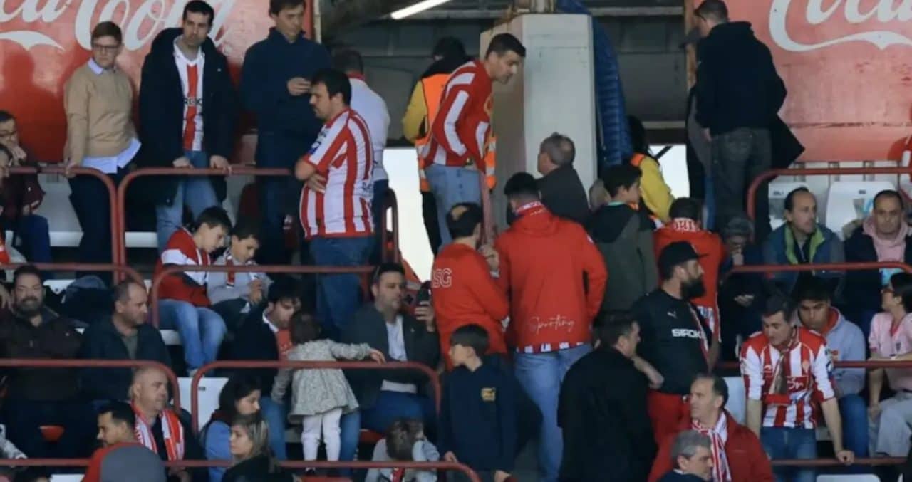 Un tifoso di 82 anni è morto d'infarto allo stadio durante la partita: tragedia in Spagna
