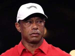 Tiger Woods arrestato e incriminato per guida in stato di ebbrezza dopo un incidente in Florida