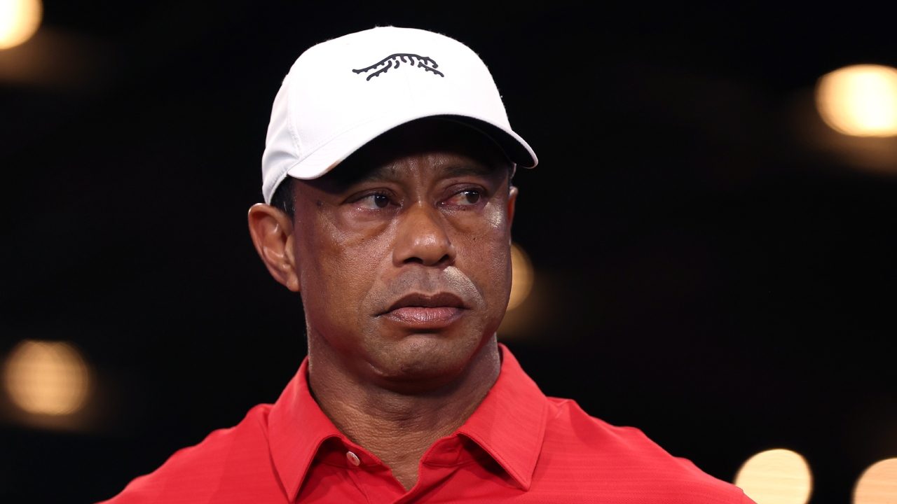 Tiger Woods arrestato e incriminato per guida in stato di ebbrezza dopo un incidente in Florida