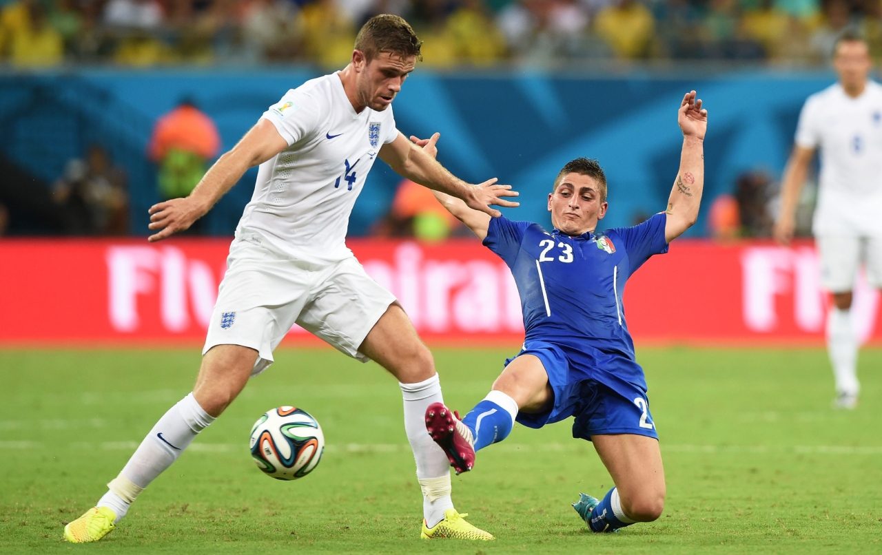 Verratti a contrasto con Henderson durante Italia–Inghilterra.