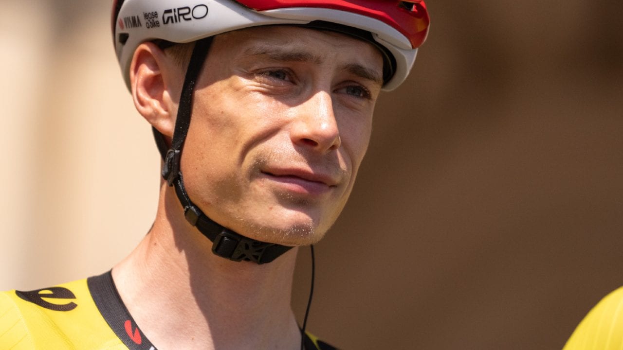 Vingegaard esplode contro la Parigi-Nizza: "Spettacolo indegno. Solo buche, dossi e cambi di direzione"