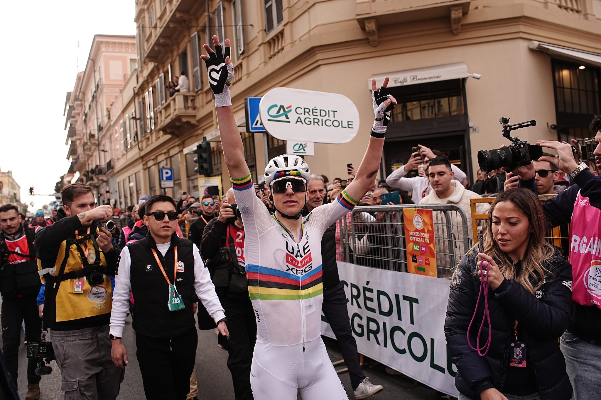 L’entusiasmo di Tadej Pogacar alla Milano–Sanremo 2026, vinta per la prima volta
