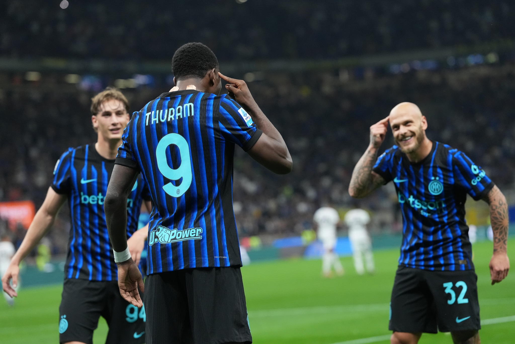 Inter vincente in casa col Cagliari, Napoli sconfitto dalla Lazio: il vantaggio è a +12 con 5 gare da giocare