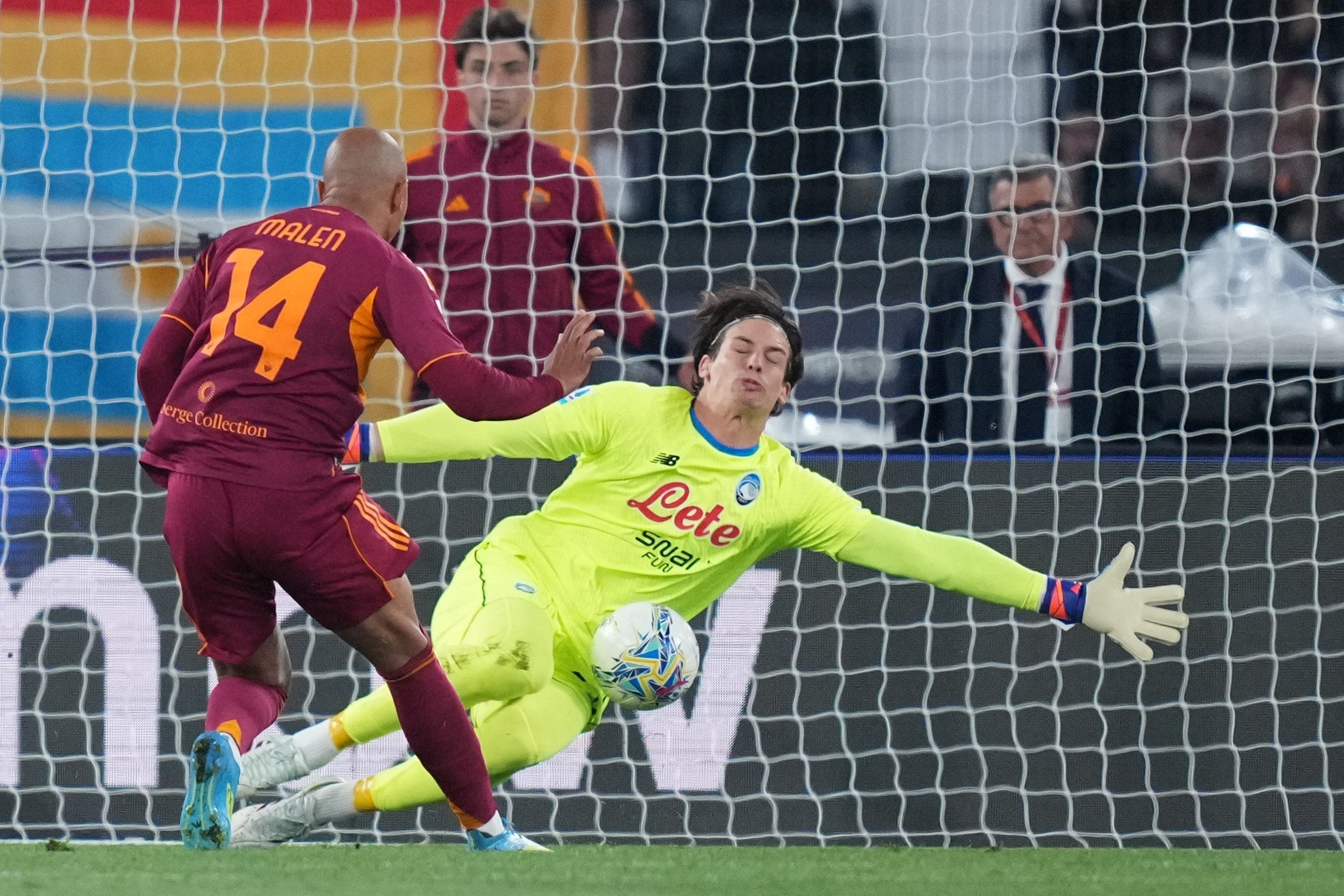 L'Atalanta frena la Roma, a Krstovic risponde Hermoso: ambizioni giallorosse di Champions più lontane