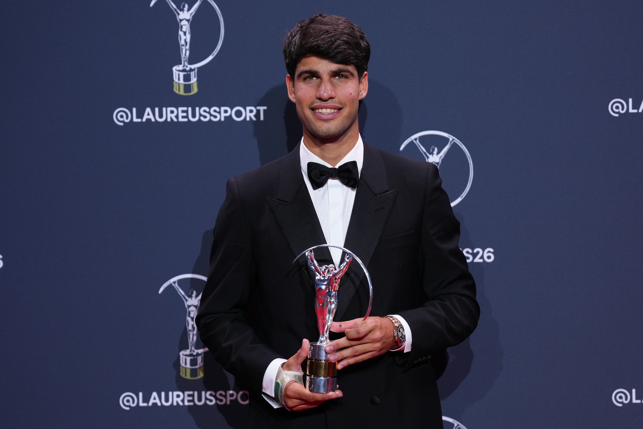 Carlos Alcaraz ai Laureus World Sportsman of the Year Awards: il tutore al polso destro è evidente