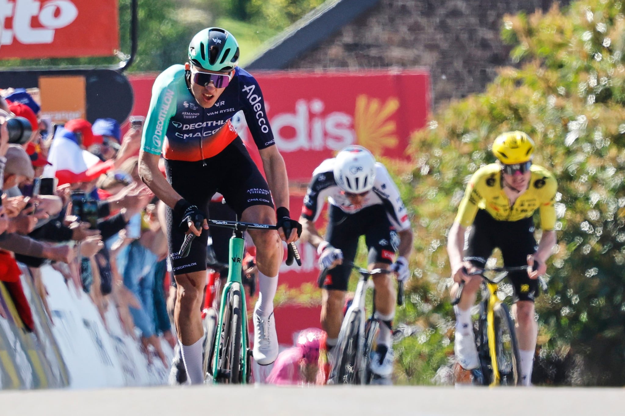 Lo scatto sul Mur de Huy di Paul Seixas che gli è valsa la vittoria alla Freccia Vallone: il più giovane di sempre a conquistarla