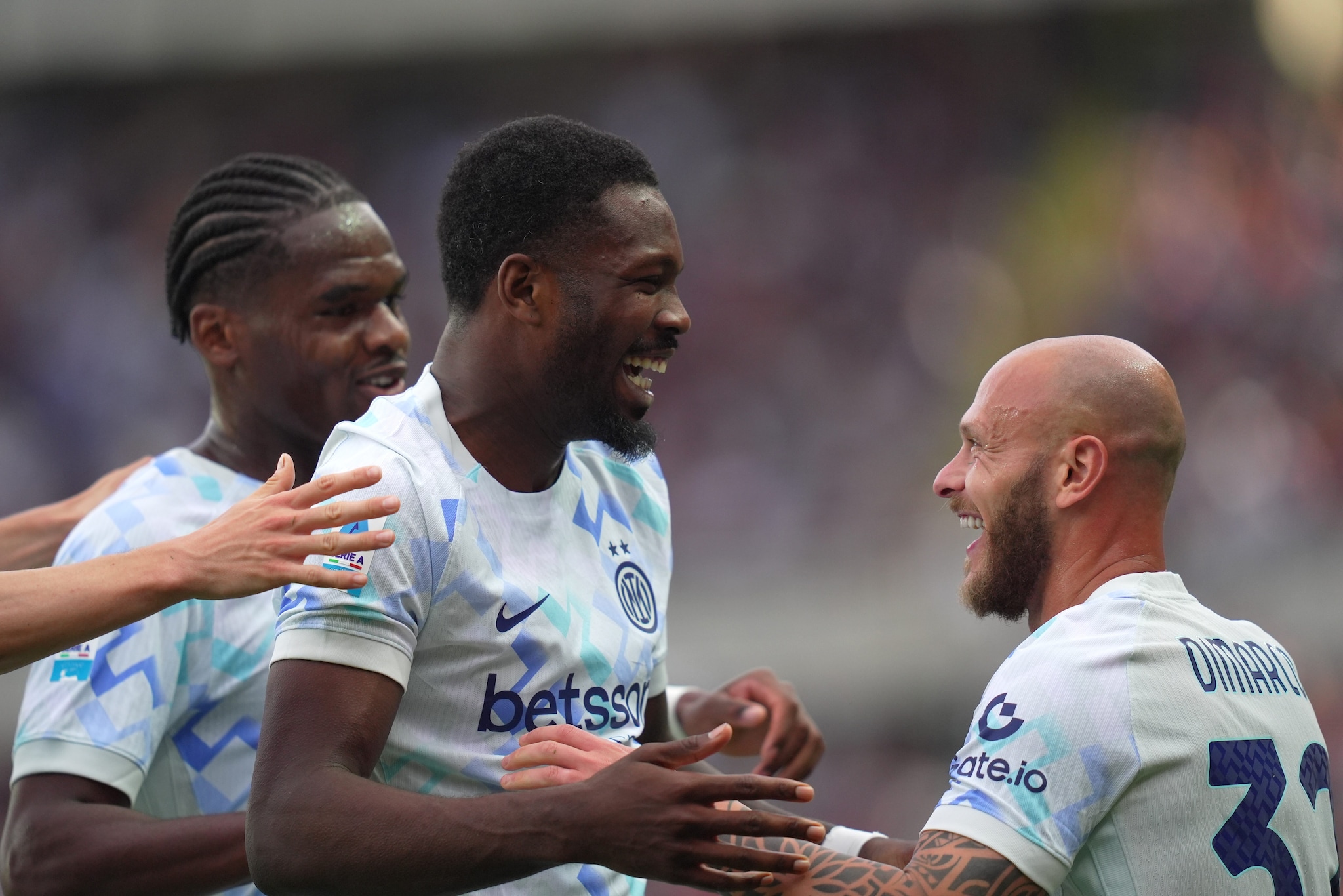 Thuram festeggia per il gol del momentaneo 1–0