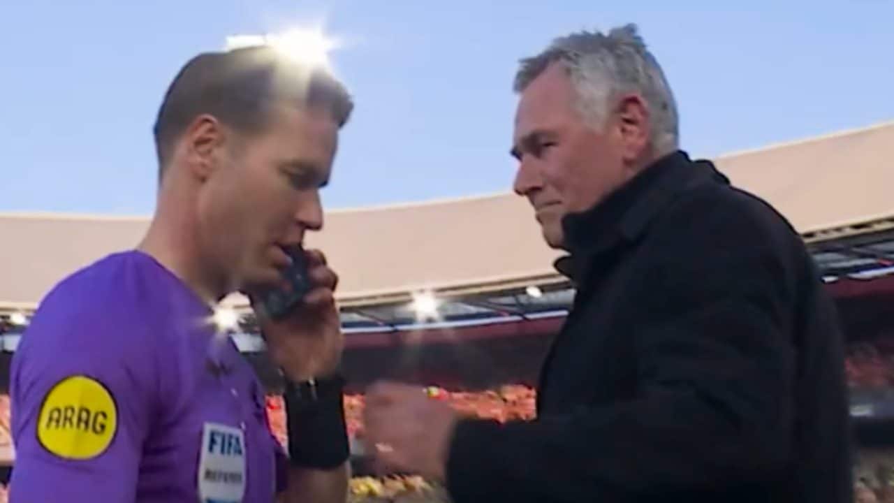 L'arbitro Makkelie riceve una telefonata durante la finale di Coppa d'Olanda: "Una grave minaccia"