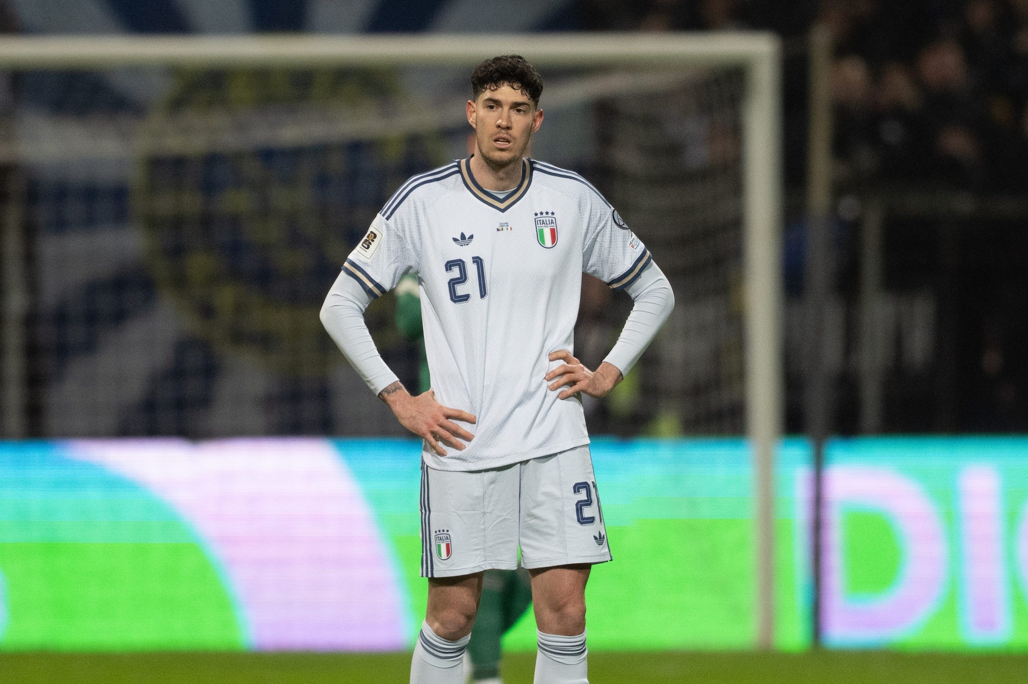 Bastoni deluso in campo dopo l’espulsione.