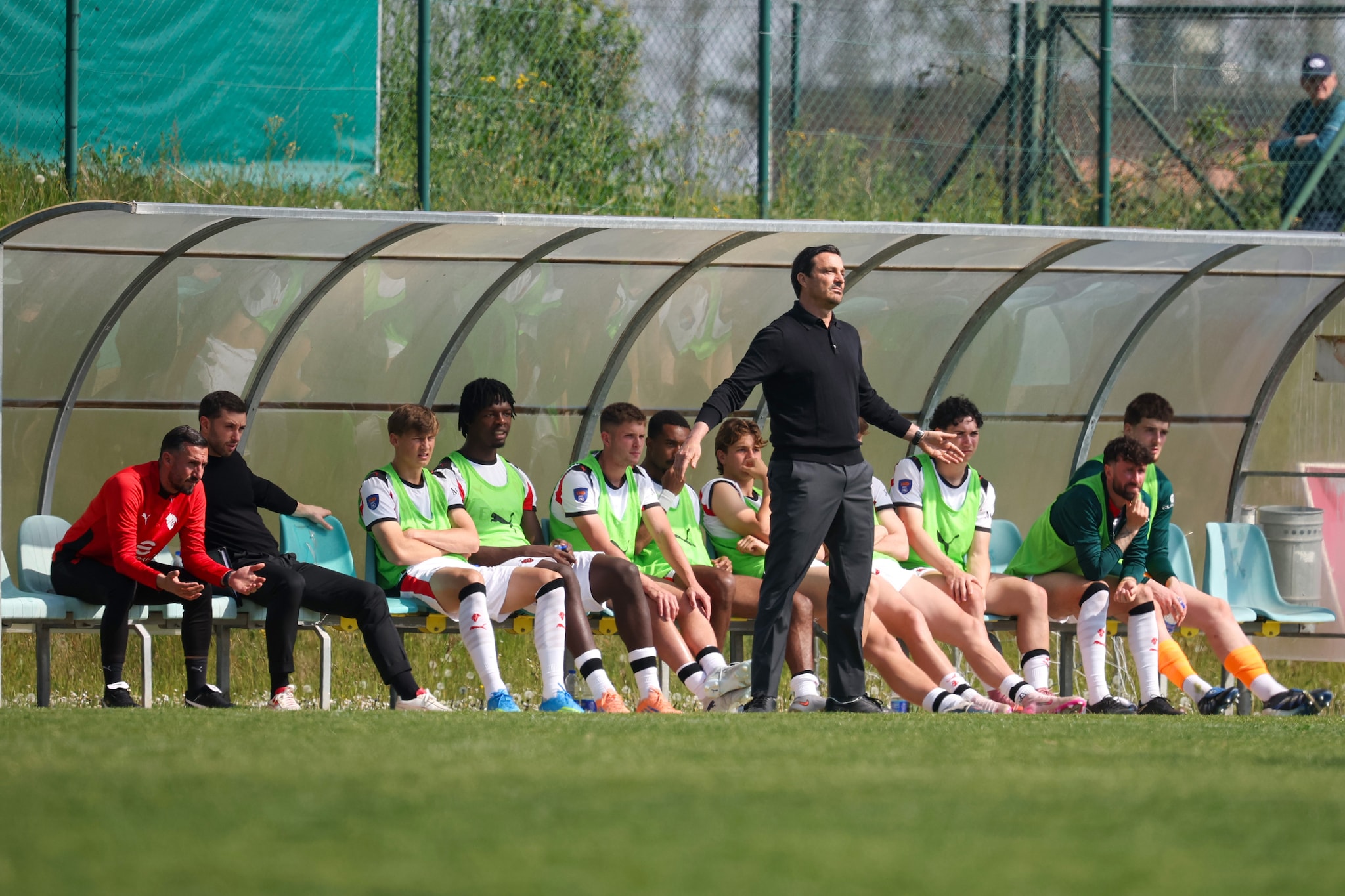Massimo Oddo sulla panchina di Milan Futuro.