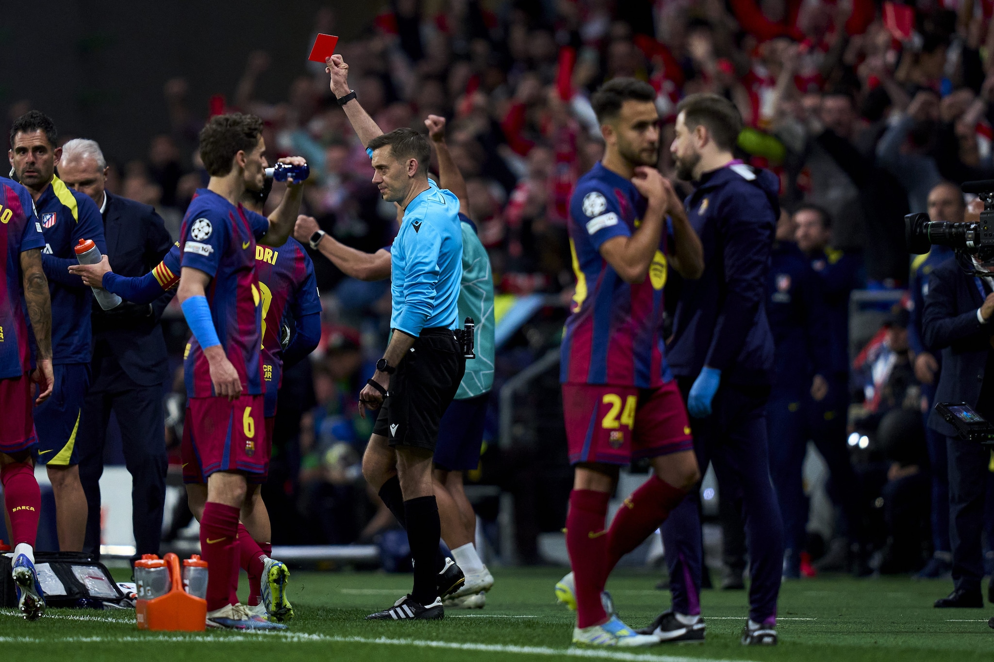 Il momento in cui viene espulso Eric Garcia.