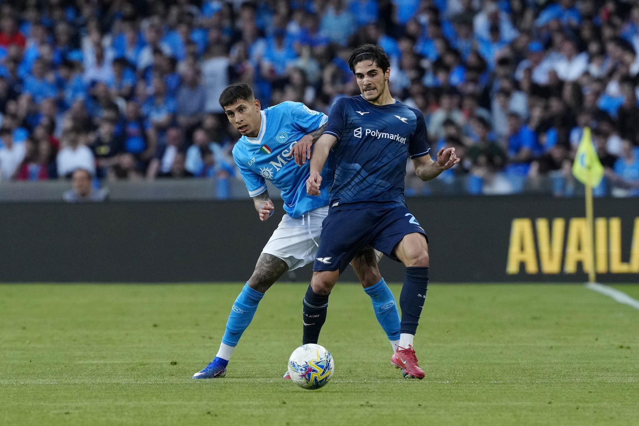 Cancellieri in azione con la maglia della Lazio contro il Napoli.