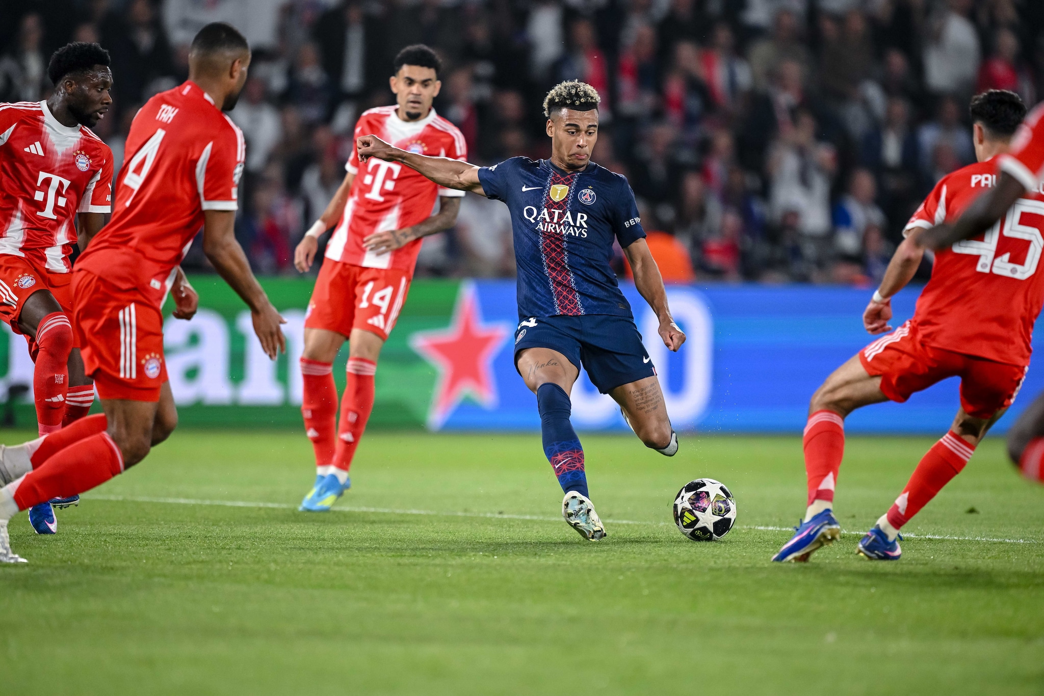 Difesa aperta e ampio spazio di tiro.