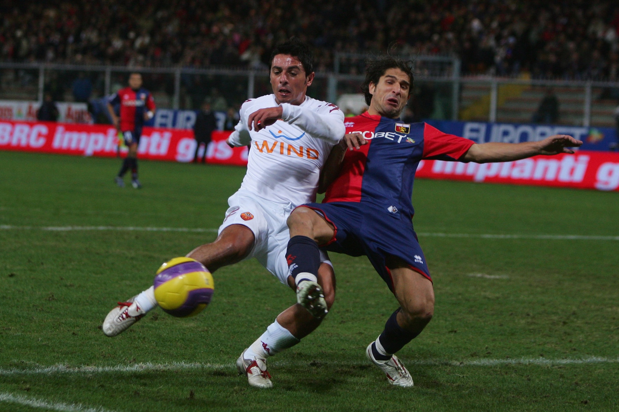 Mauro Esposito con la maglia della Roma contro il Genoa.